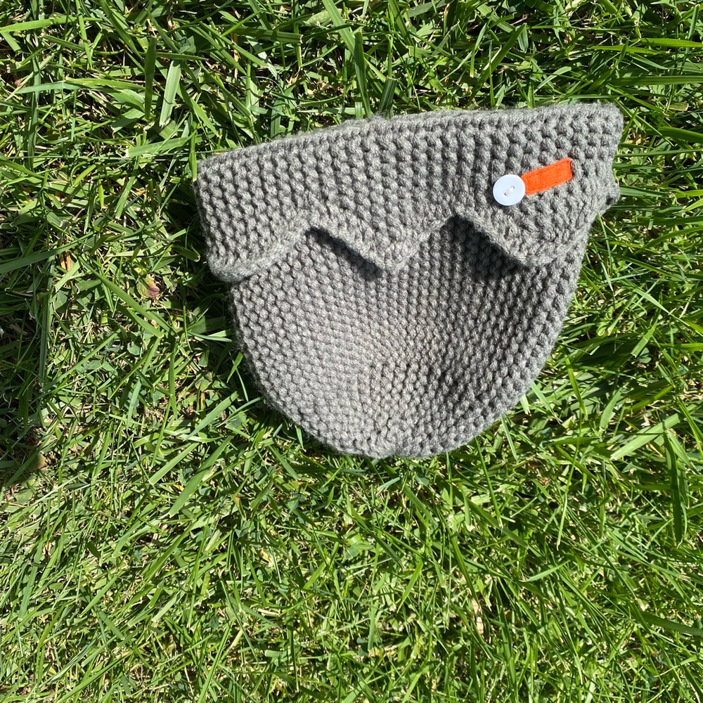 Grey knit jughead hat